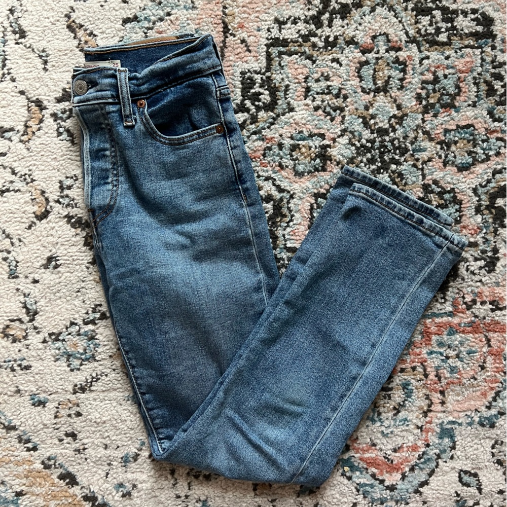 Levi’s Wedgie Straight Leg Jeans - High Rise, light colored wash, Size 25